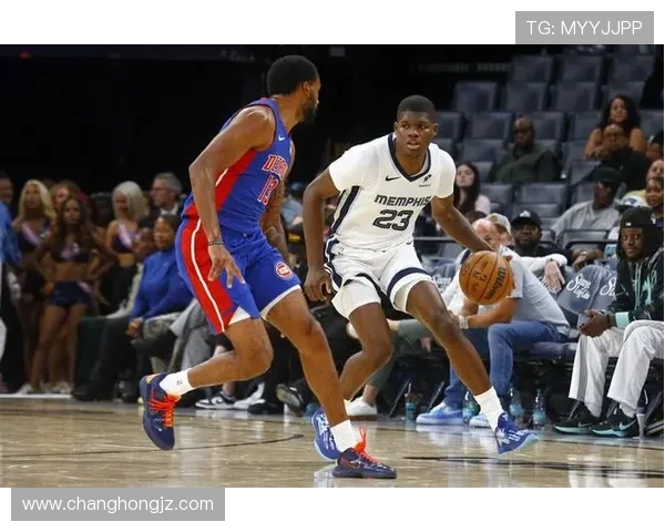 11号秀科沃德表现平平 3投1中6罚5中贡献7分4板2助2断1帽 11号秀科沃德表现平平 3投1中6罚5中贡献7分4板2助2断1帽